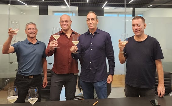 מימין לשמאל: צחי טוחן - חברת Improve, שמוליק מילנר - מנכ״ל משותף טופ מערכות, קרדיט: יח״צ